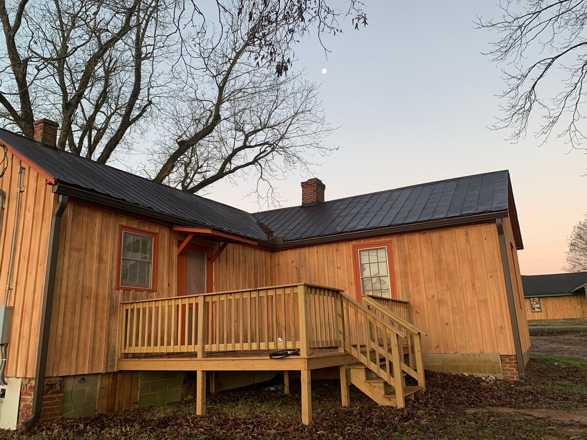 Rustic 2 Bedroom Cabin