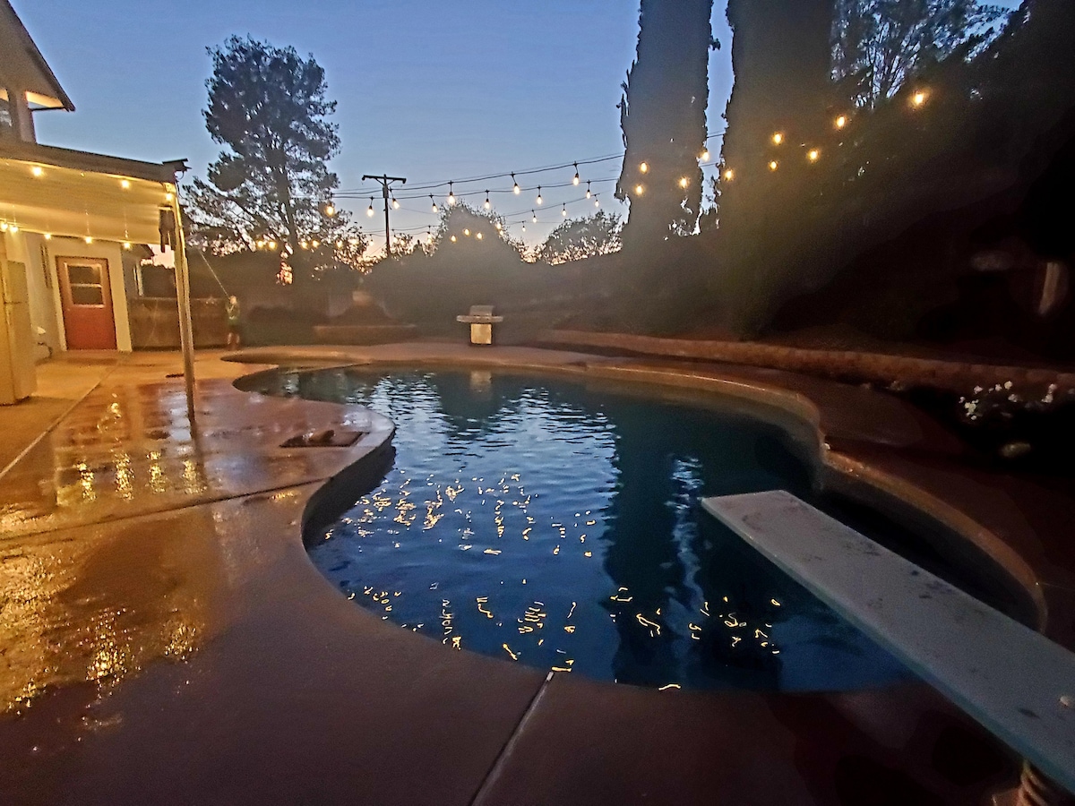 舒适的4卧室大型游泳池和半英亩土地圣地亚哥