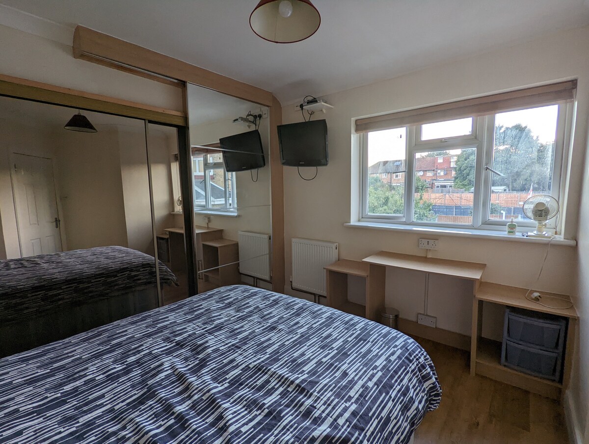 Double room in London, Free parking   3