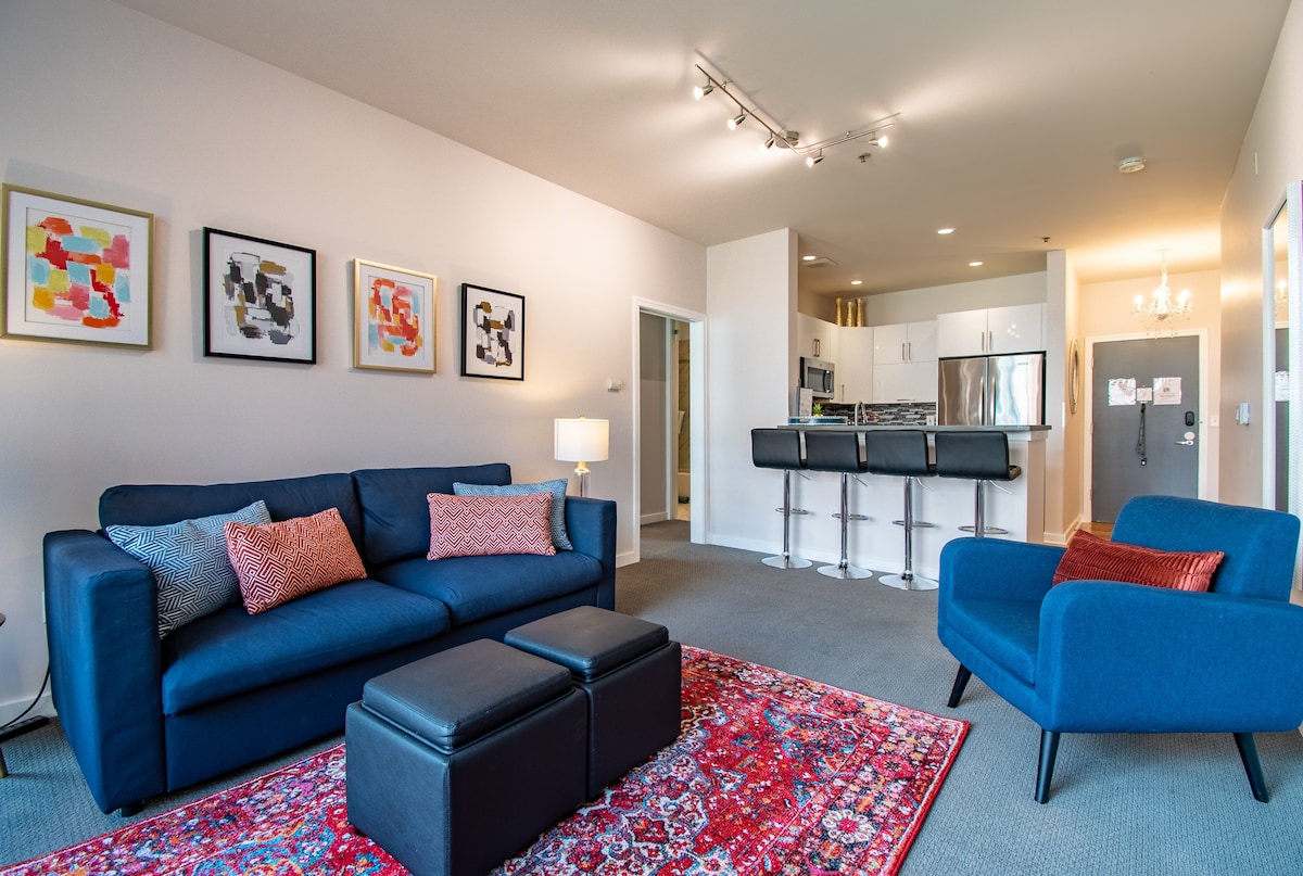 Lovely 2BR condo w/ pool in the heart of Seattle!