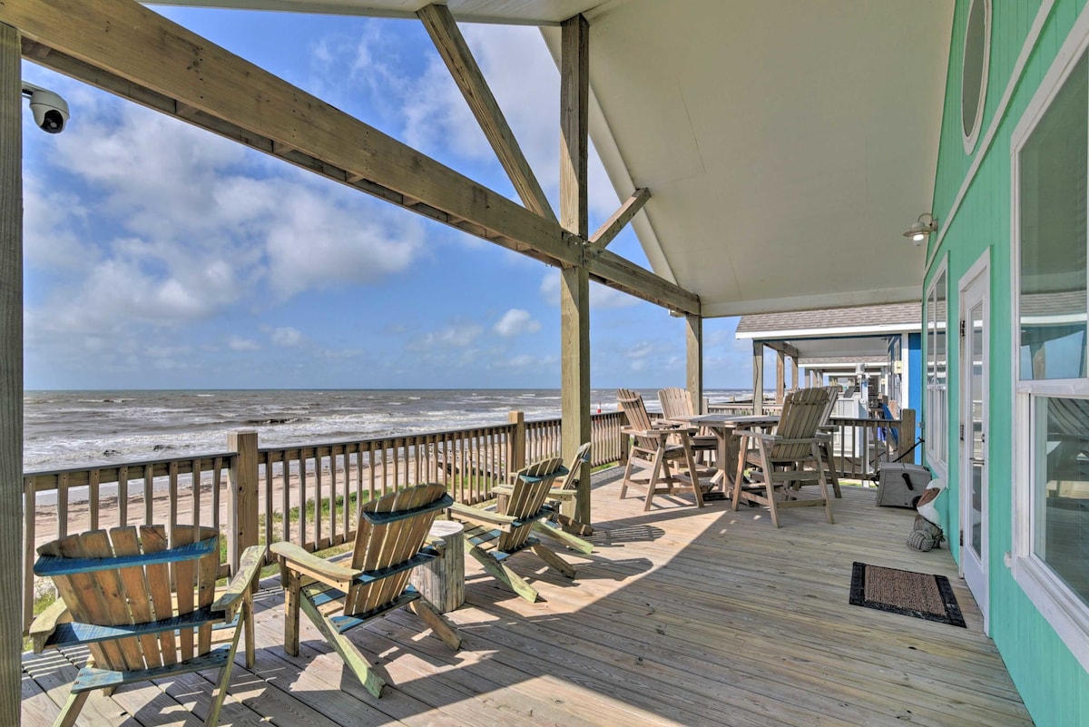 3/2 Oceanfront Beachhouse on the sand, sleeps 11.