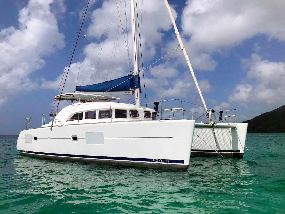 Catamaran Timaiao G, Breakfast & Lunch incl.