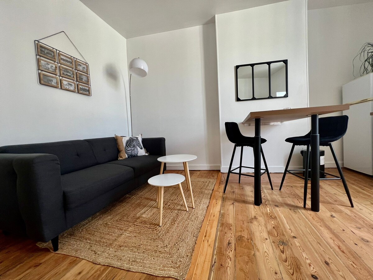 Newly renovated apartment in downtown Laval