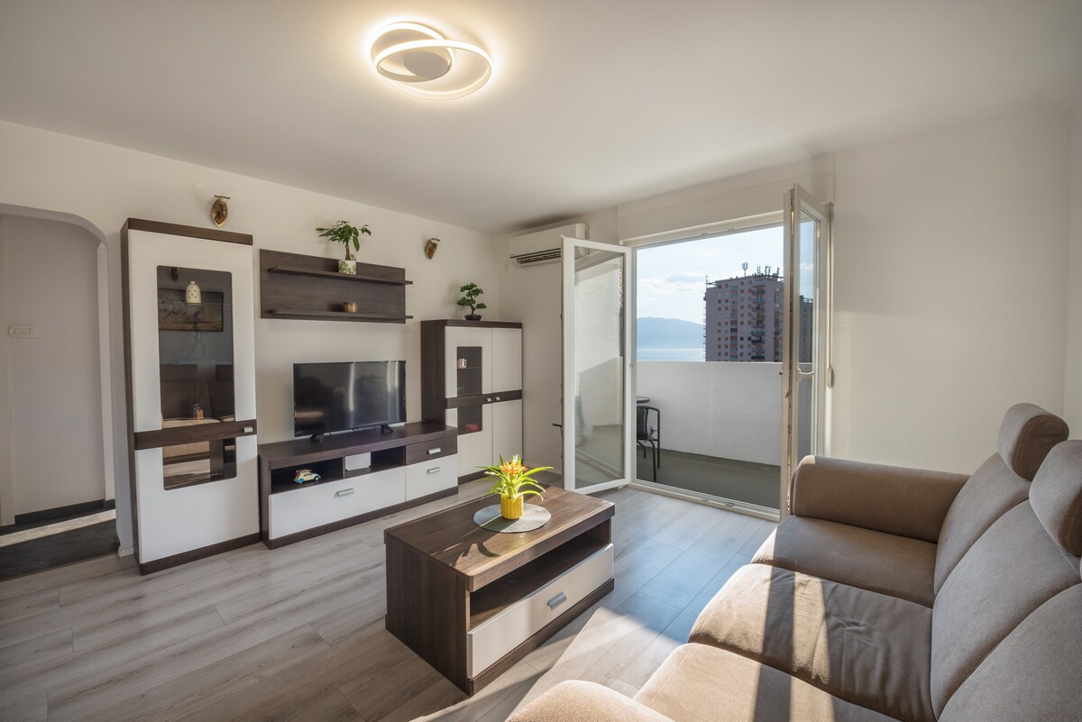 Ventus - Modern Apartment with Balcony & Sea View