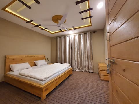 Cheerful 8-bed room cabin with a beautiful garden.