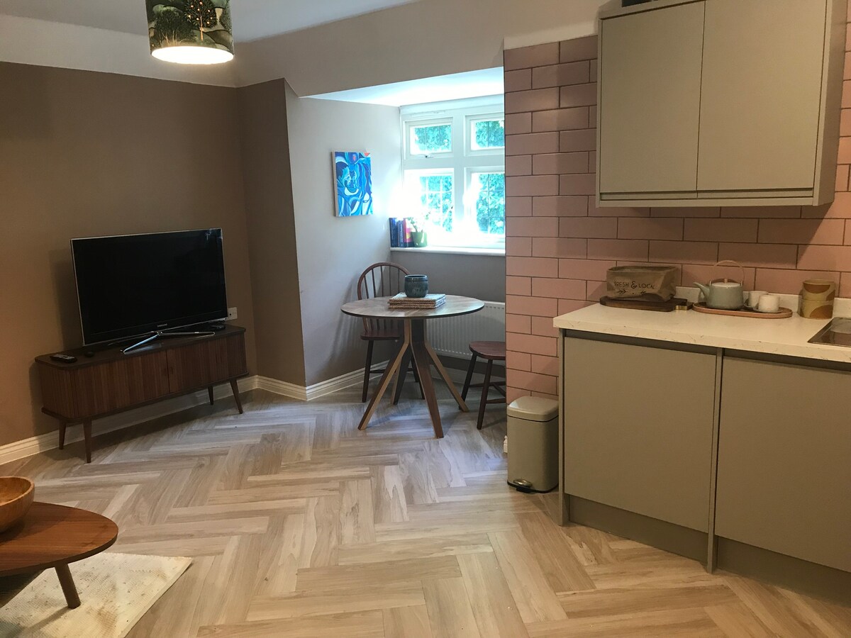 Lovely 1 bedroom flat in Winchester with parking