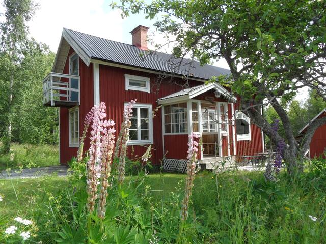 Västra Öskevik的民宿