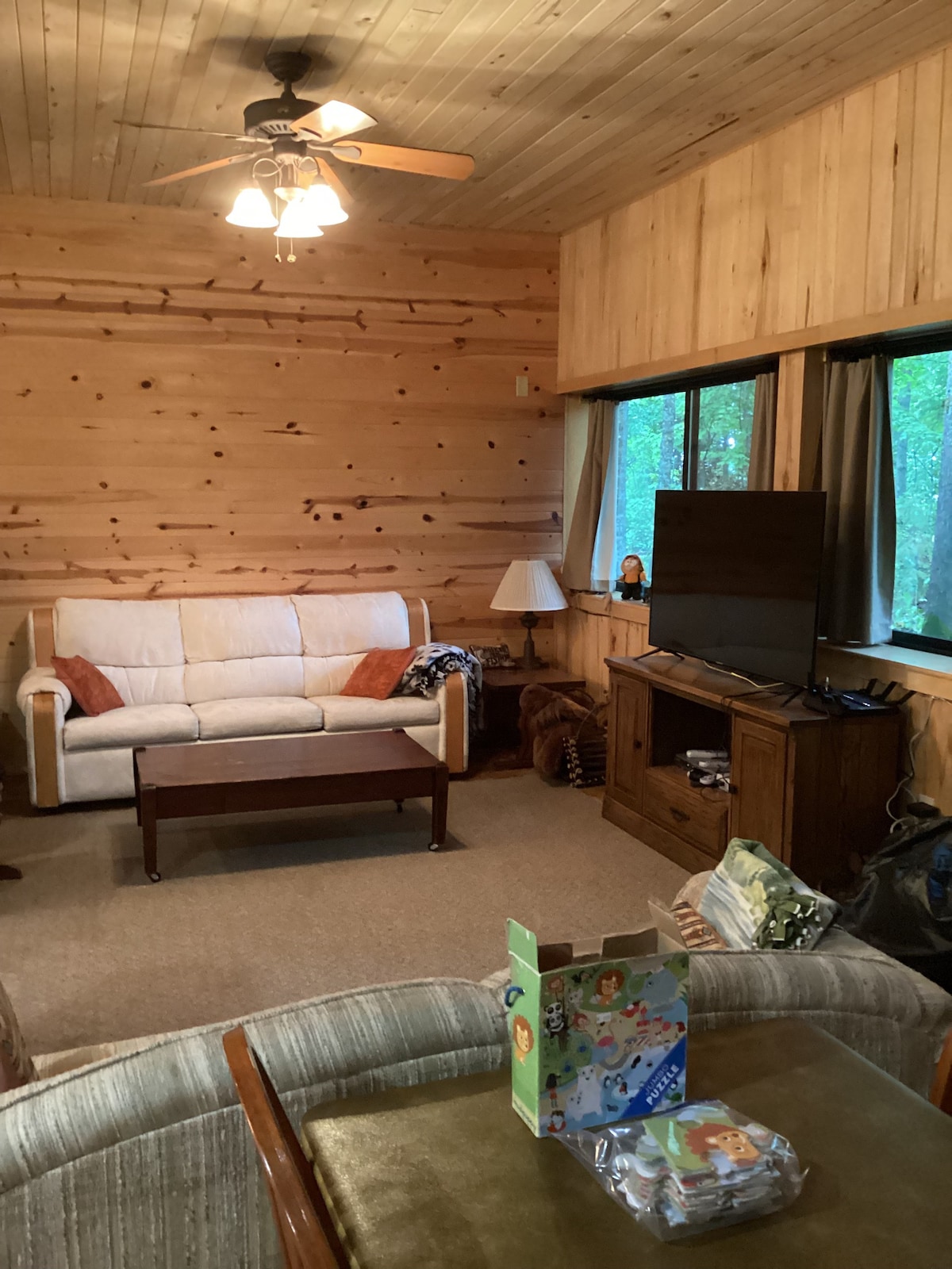 The Lodge: A Large 3-Bedroom Cabin on Moose Lake