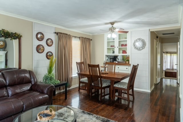 Cozy & Cheerful 4 Bedroom Home Near Downtown