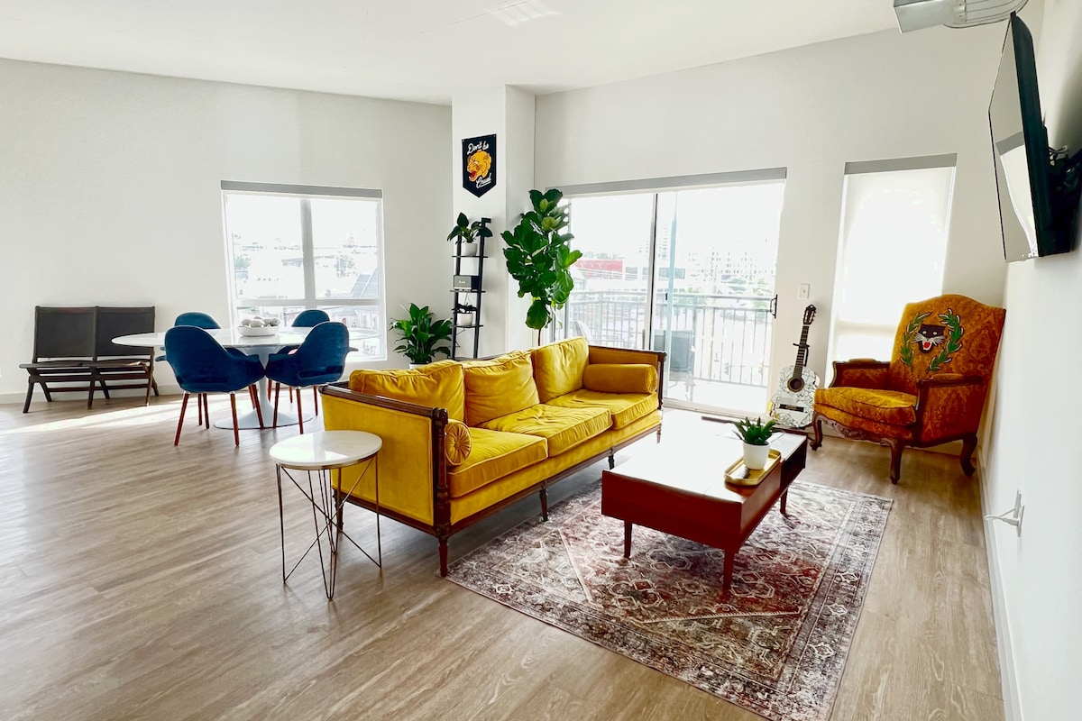 Luxury SoBro 2BR Loft with pool/parking