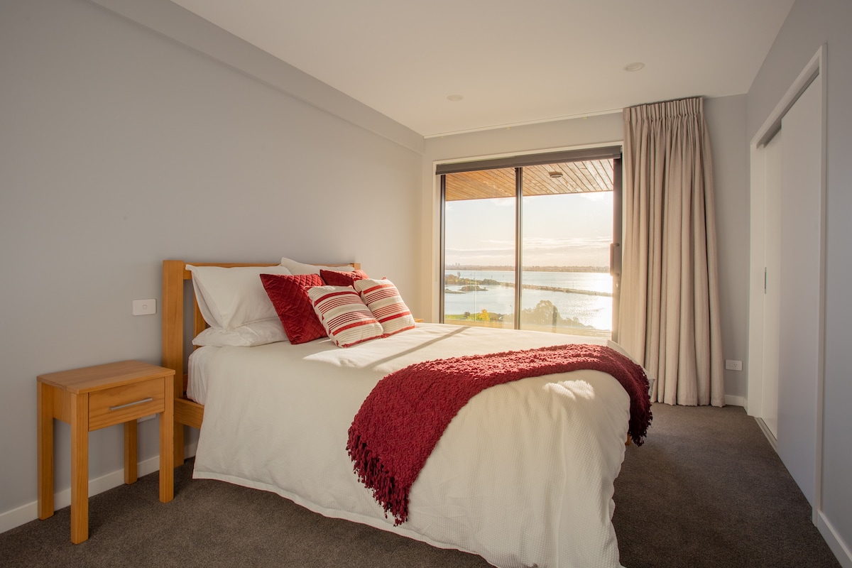 Beautiful Balmoral Hill Apartment