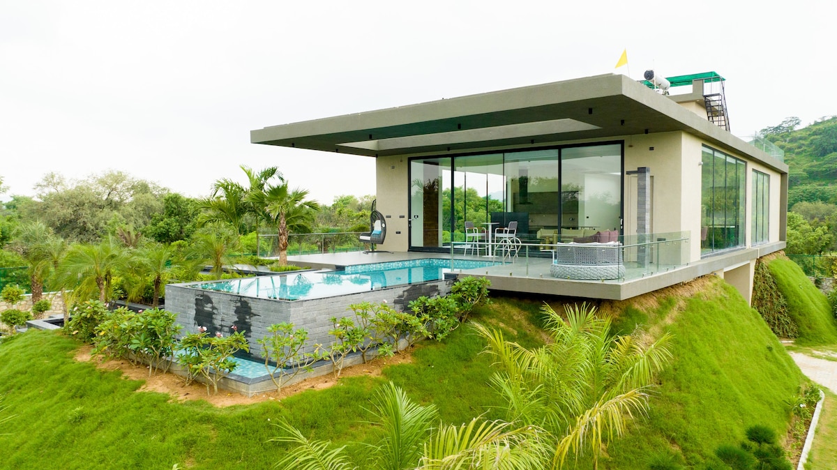 SKY HOUSE 4-Bedroom Villa with Pool