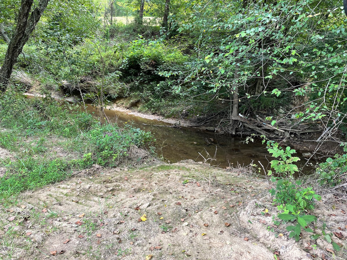 苹果杰克溪边露营地的6号房车露营地