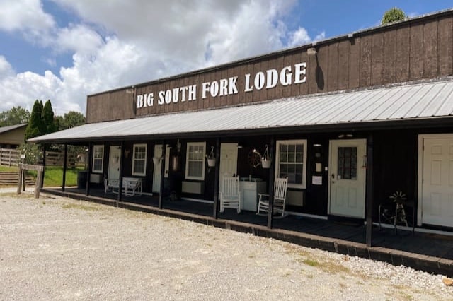 Big South Fork Lodge - Deluxe Family Room