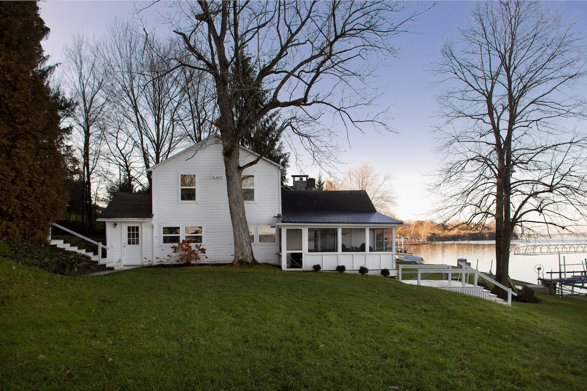 Private home / 300' of lakefront