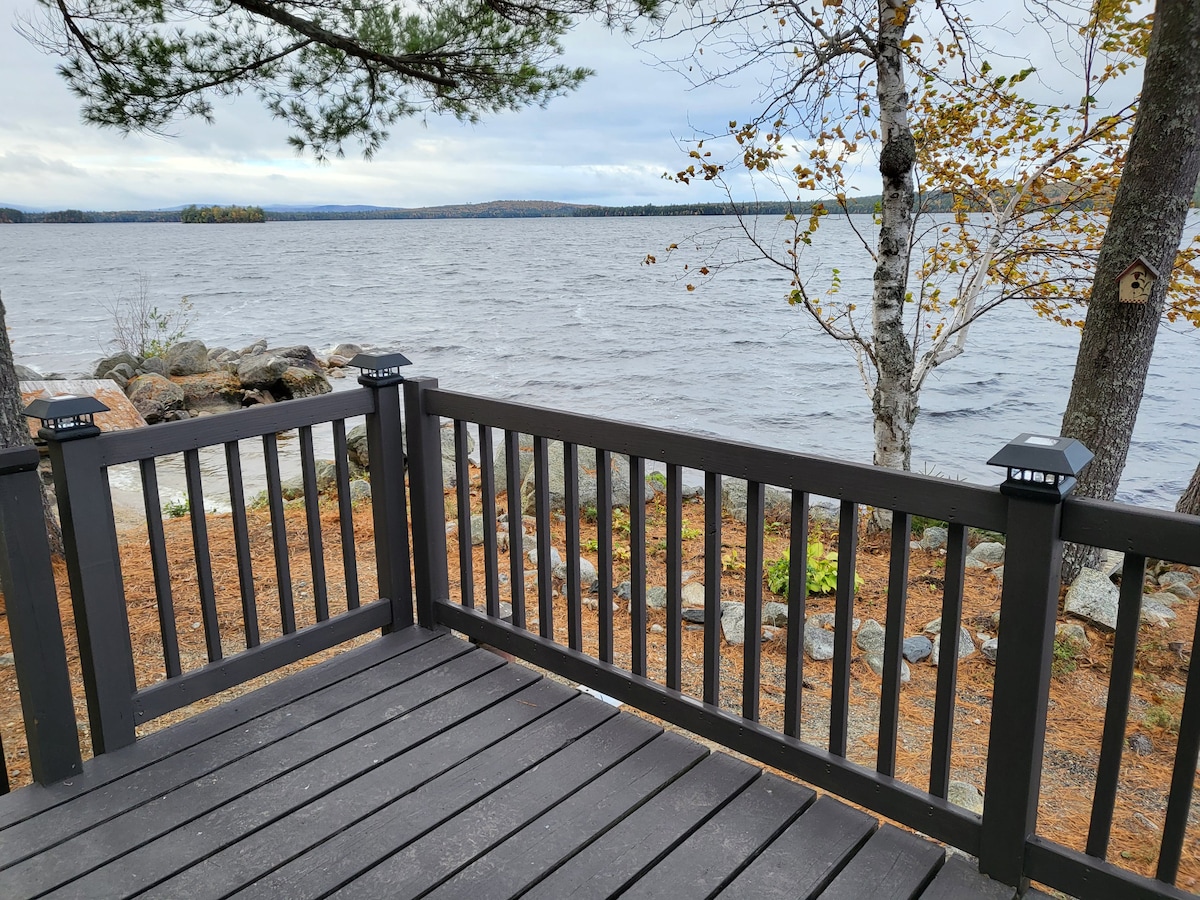 Cozy Lakeside Cabin, Mountain Views, Hiking Nearby