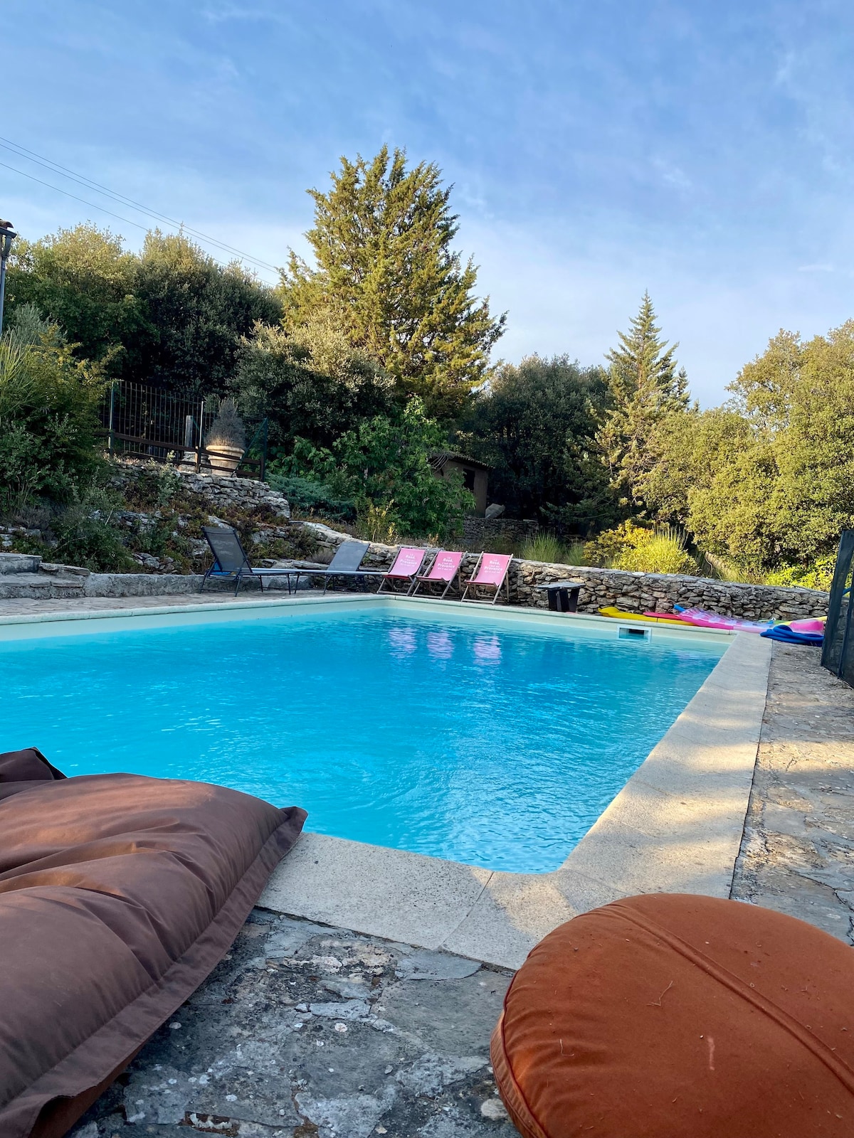 典型的普罗旺斯房屋，带泳池