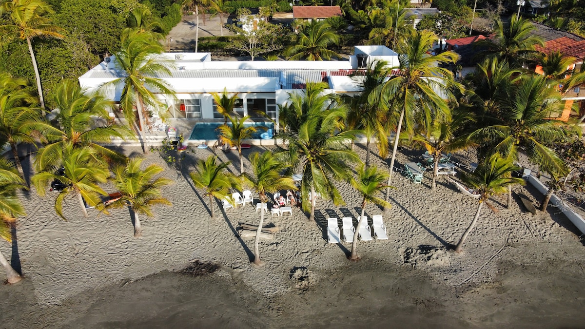 Seaside Paradise: 5-Bedroom Beach House with Pool