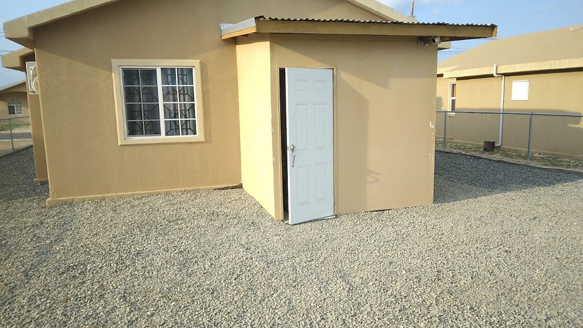 Exquisite 2 Bedroom Bungalow - Gated community