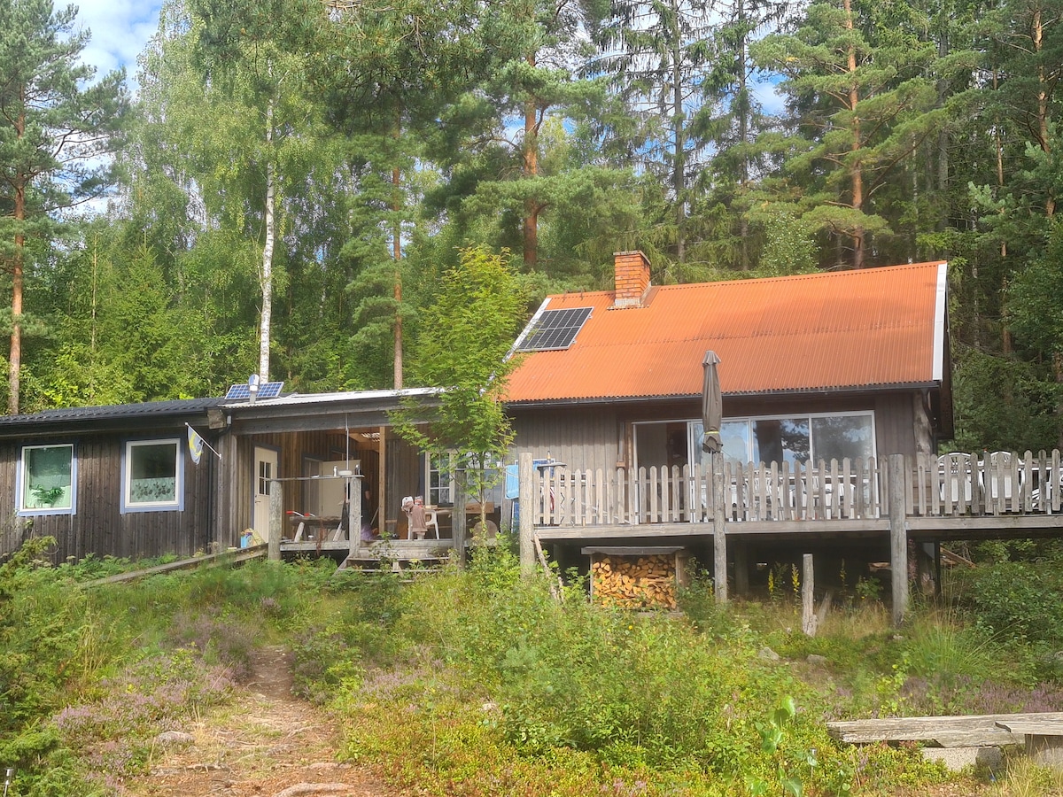 温馨的湖畔乡村小屋