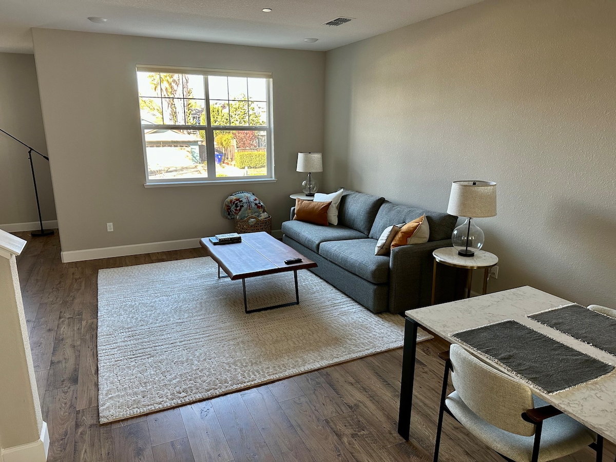 Longterm renters, 3/2.5, 1850 sqft, 2 car garage