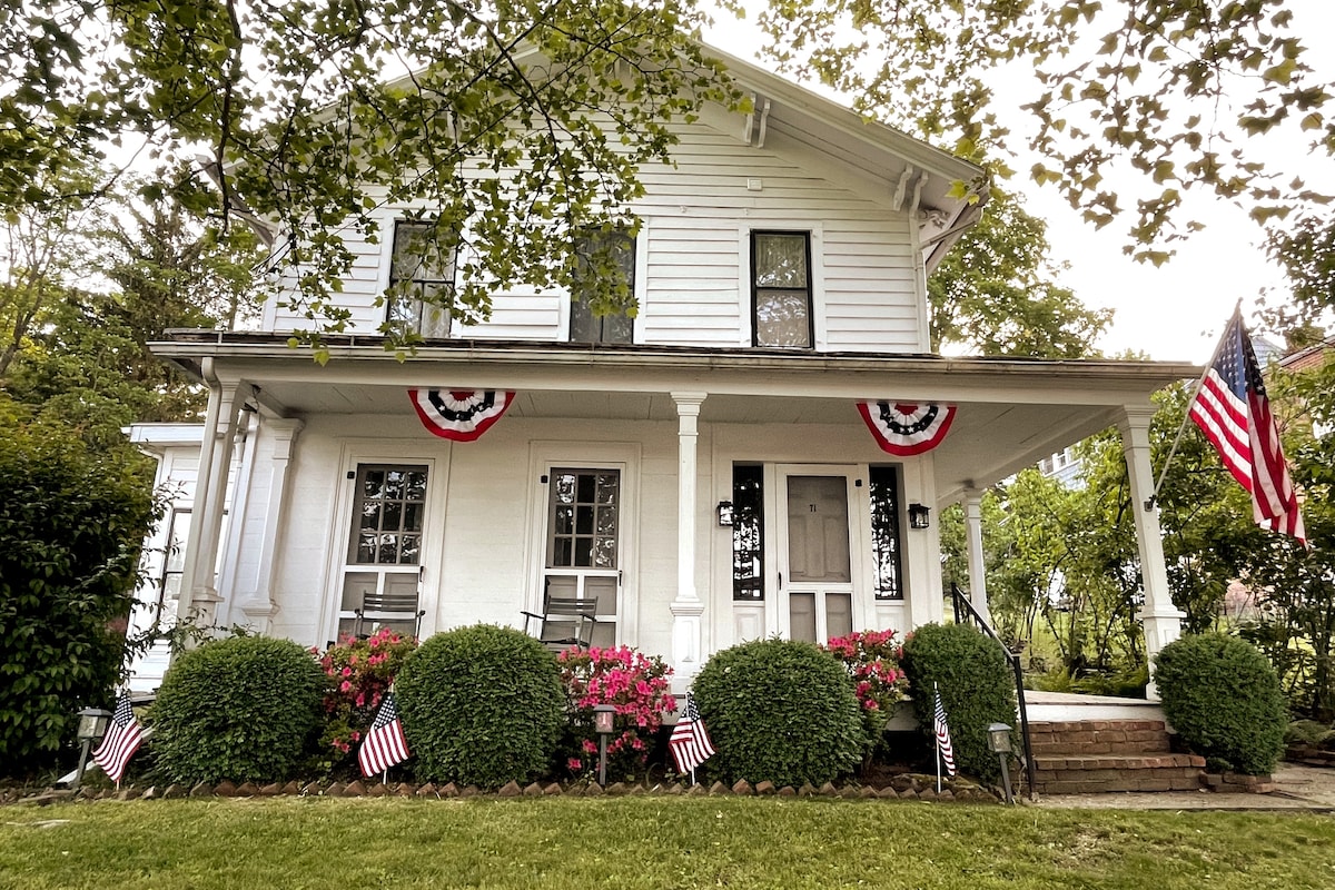 Charming Historic, Downtown, Spacious, 4BR, 2.5 BA