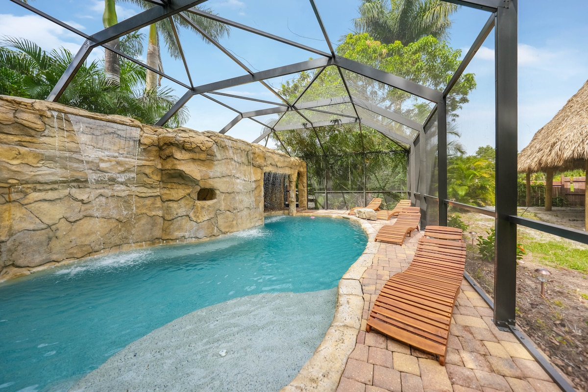 Waterfall pool! Tiki Hut! Private Papaya Bungalow