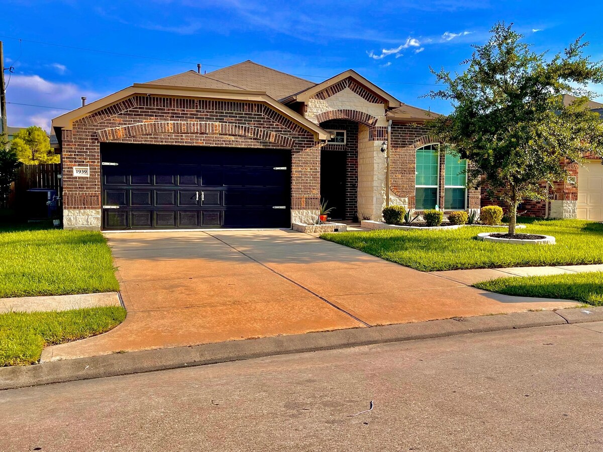 Beautiful one-story home in a safe neighborhood.