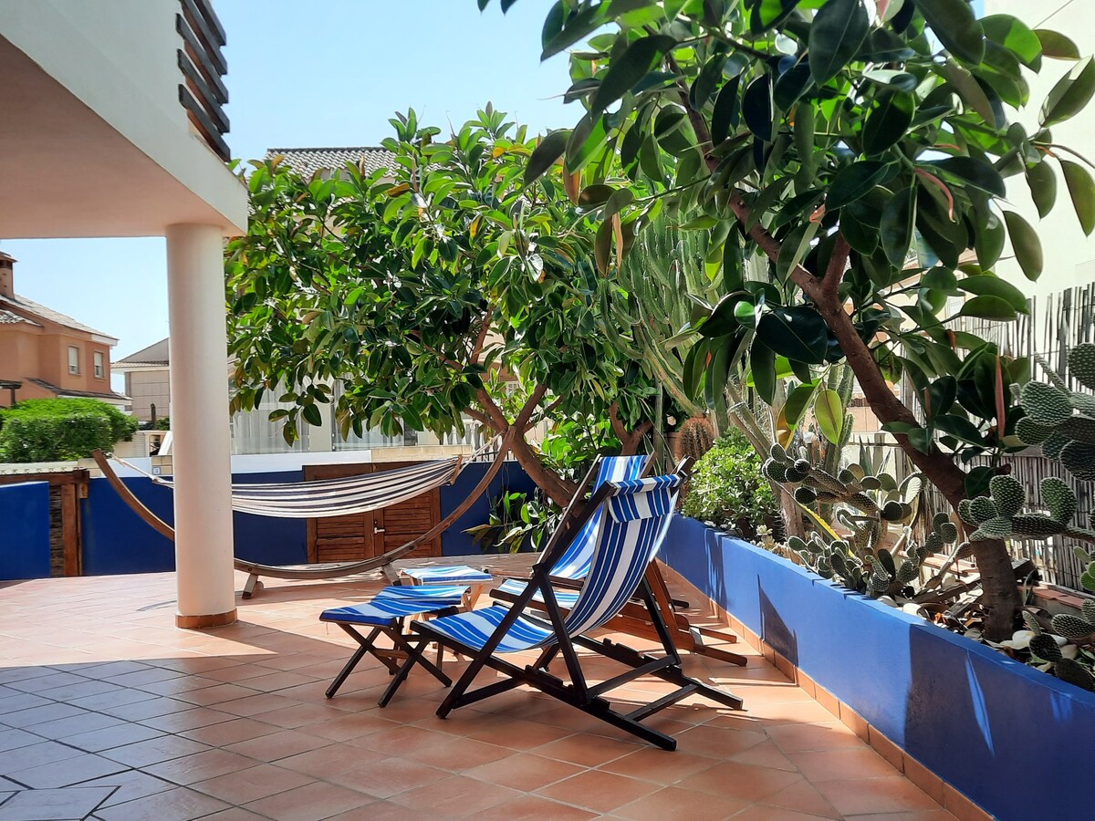 Bungalow en la playa con piscina y terraza amplia