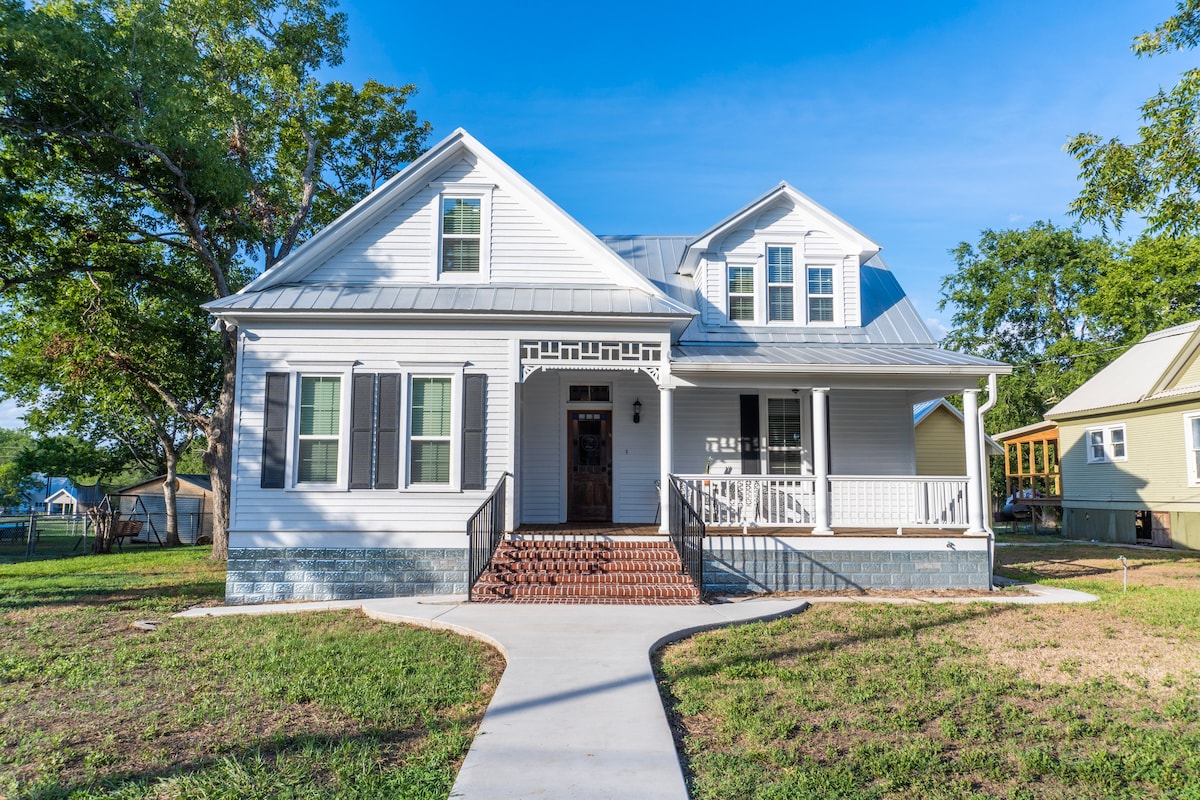 Zelesky House-Renovated Historical Home