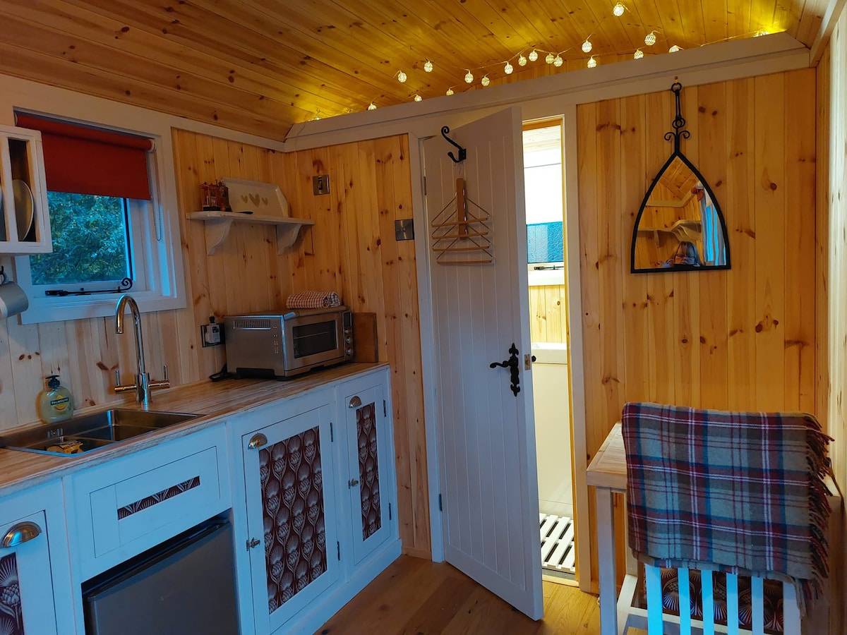 Scotland - Highlands hut / cosy cabin with views