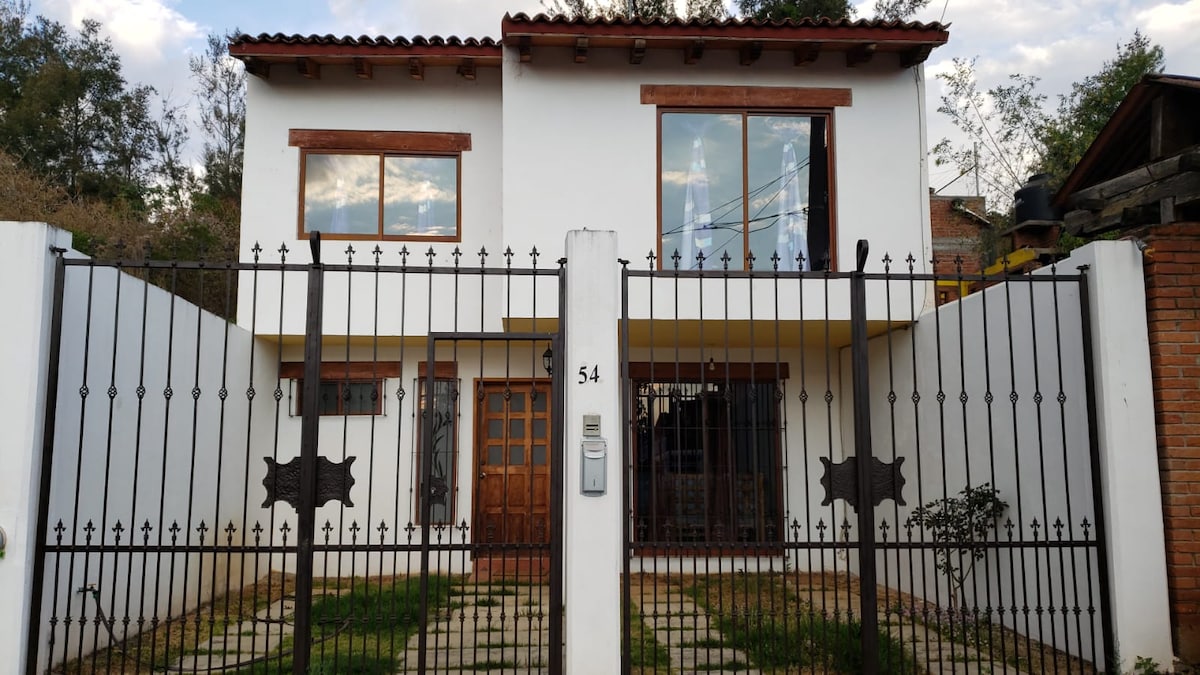 Pleasant, Cozy 3-Bedroom, 2 1/2 bath in Patzcuaro