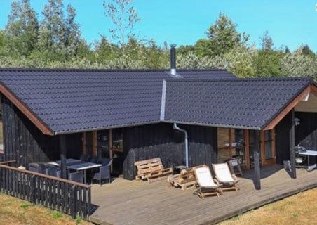 Sommerhus ved Tversted strand i naturskønt område