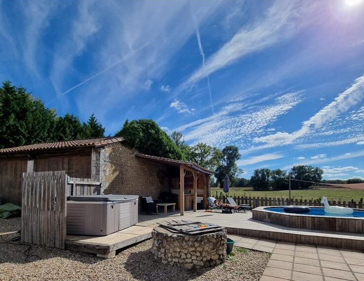 Stunning, Rural Converted Barn with Pool & Hot Tub