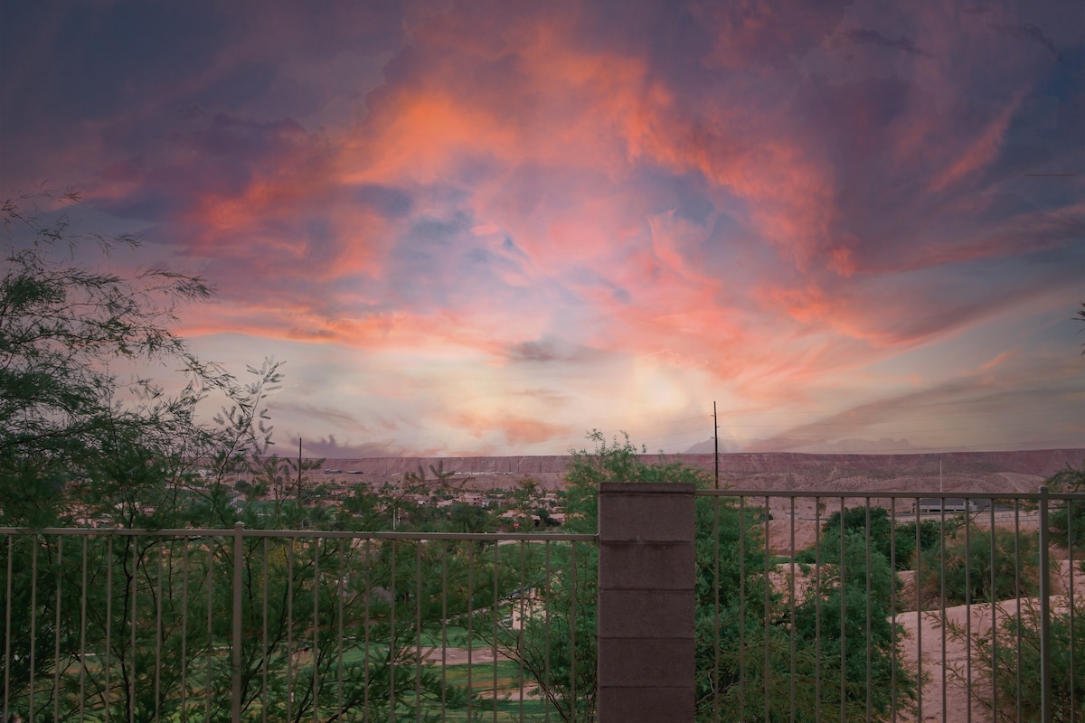 Hawk's Landing near Wolf Creek by J and Amy 991503