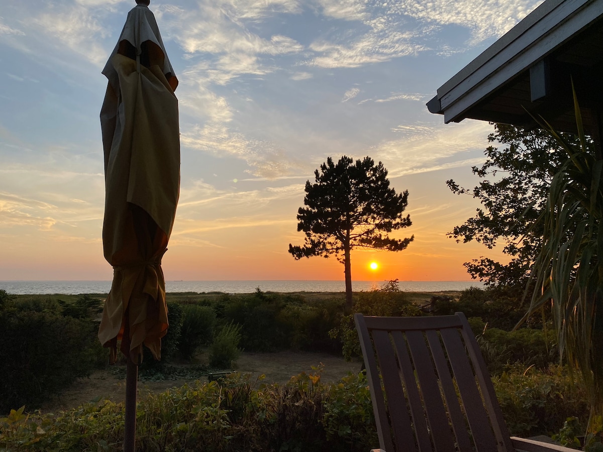 Spectacular ocean sunset, private beach