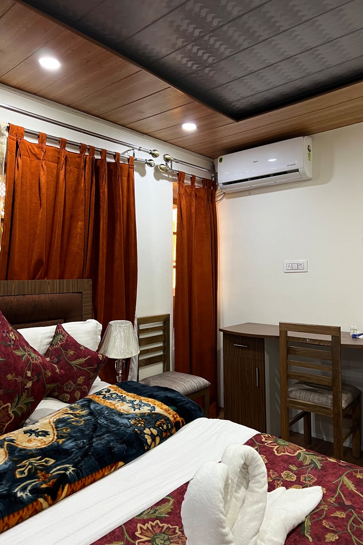 Deluxe Room with Breakfast at Srinagar