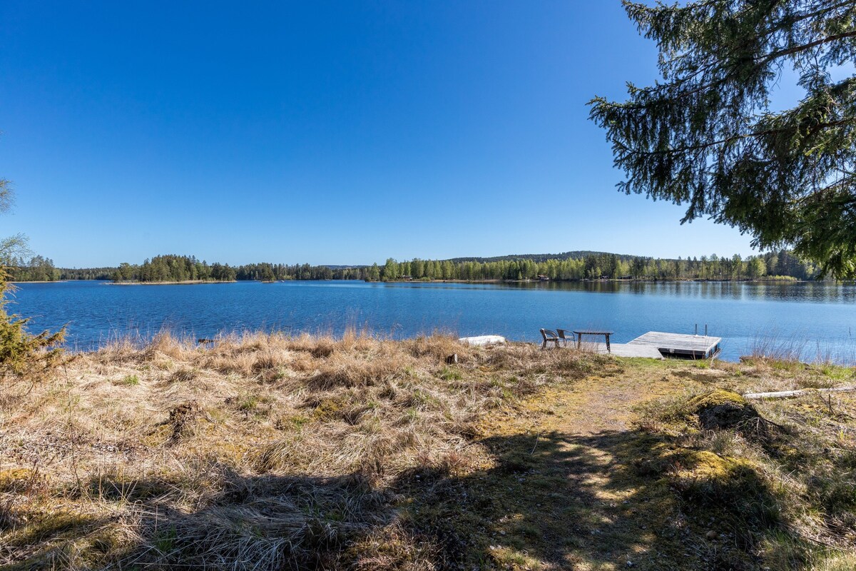 Cozy cottage by the lake, Charlottenberg