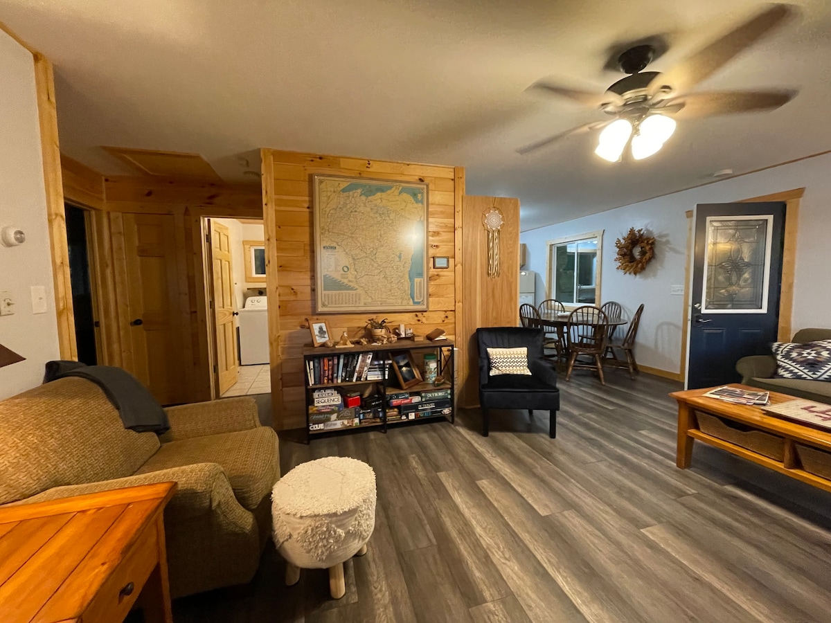 Cozy, Quiet, Lake Cottage! No cleaning fees.