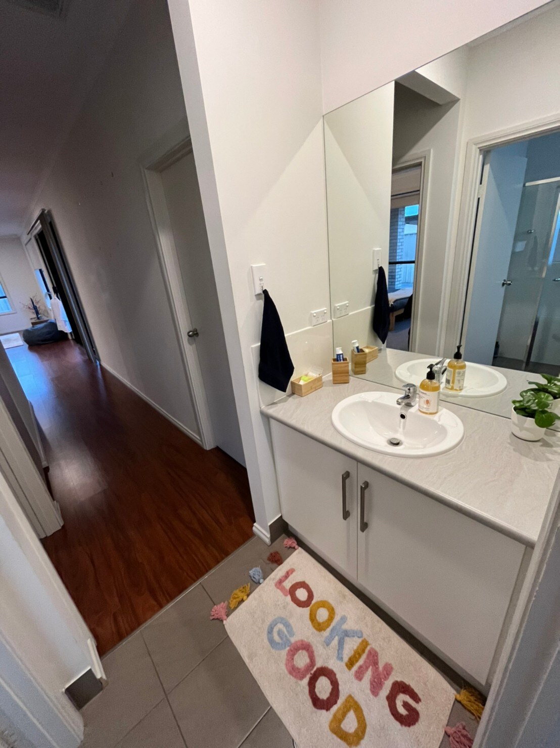 Muji-style house with own bathroom /free parking
