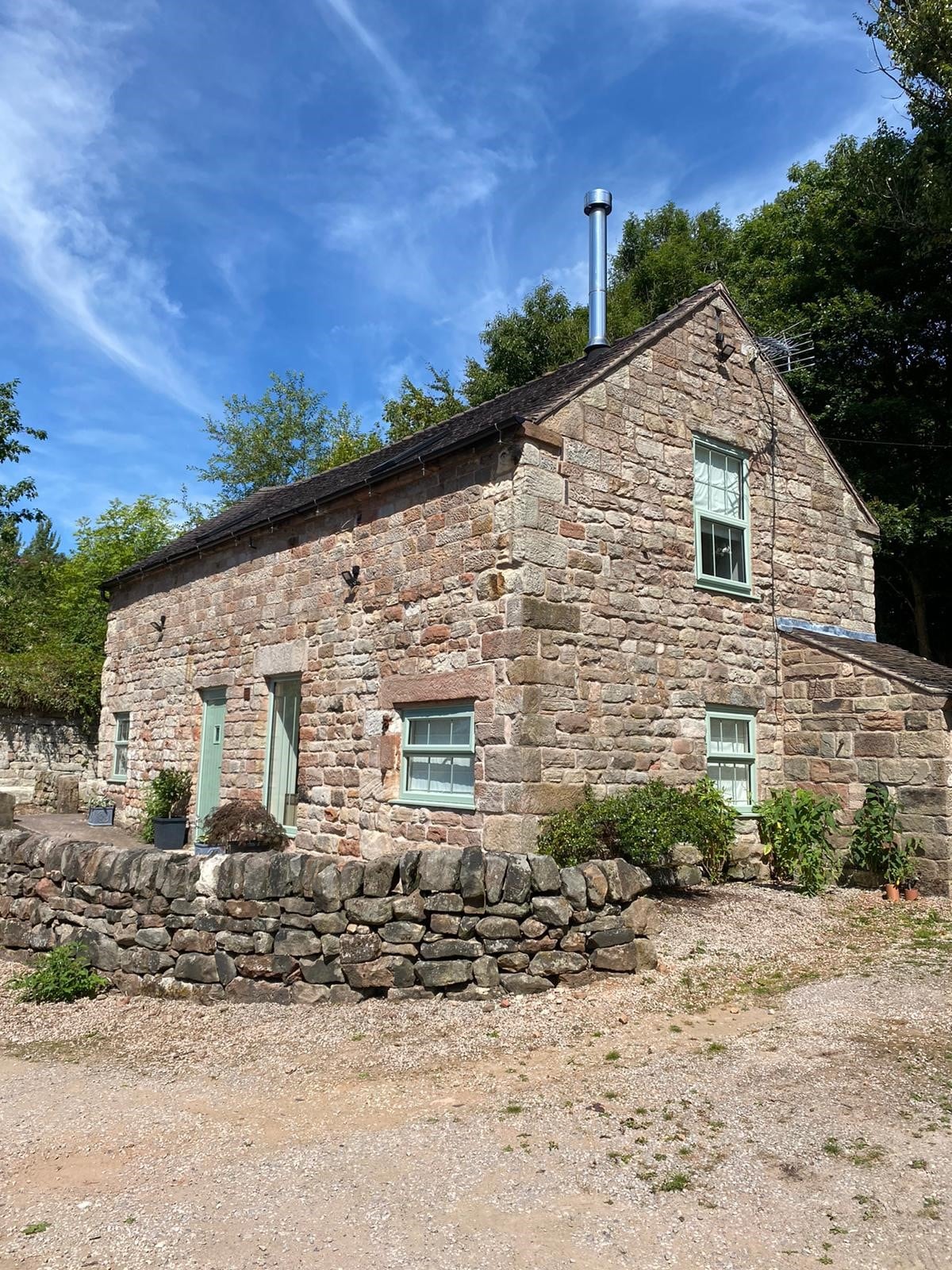 Quirky 2 bedroom barn with log burner and beams