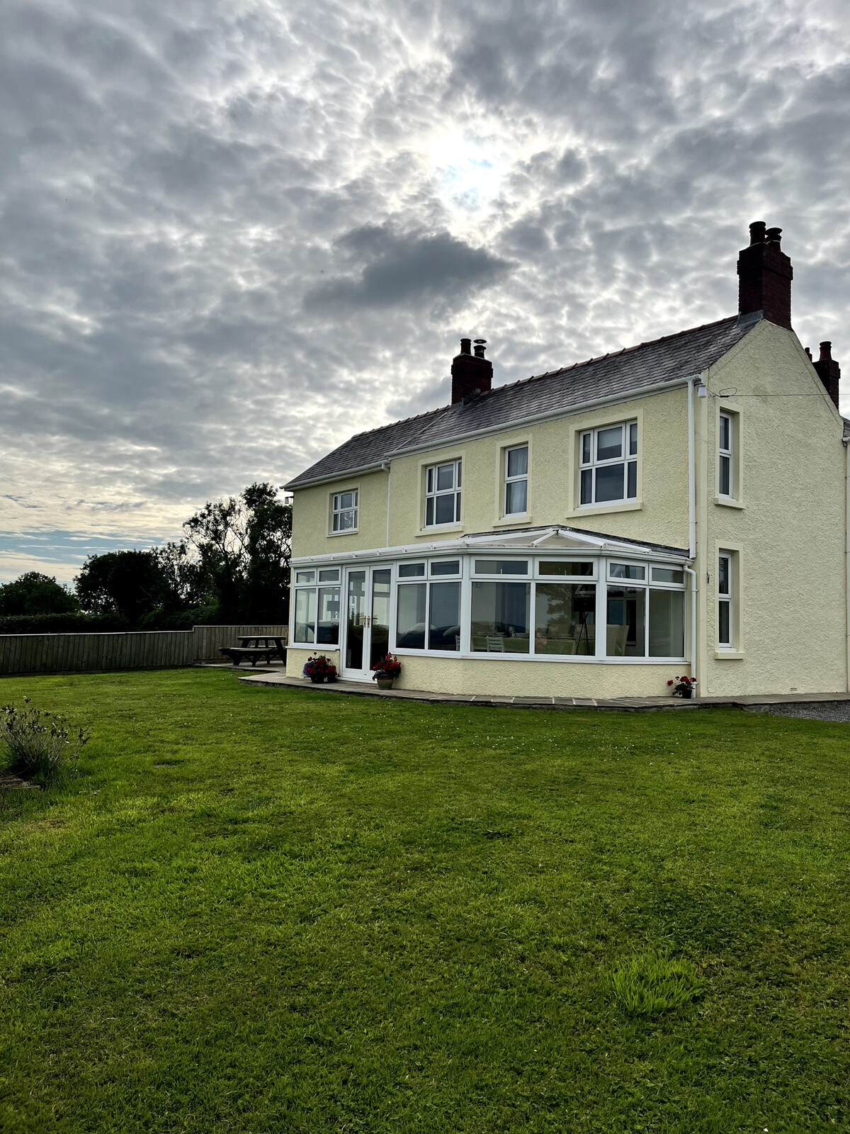 Detached house with panoramic views.Sleeps 11-13