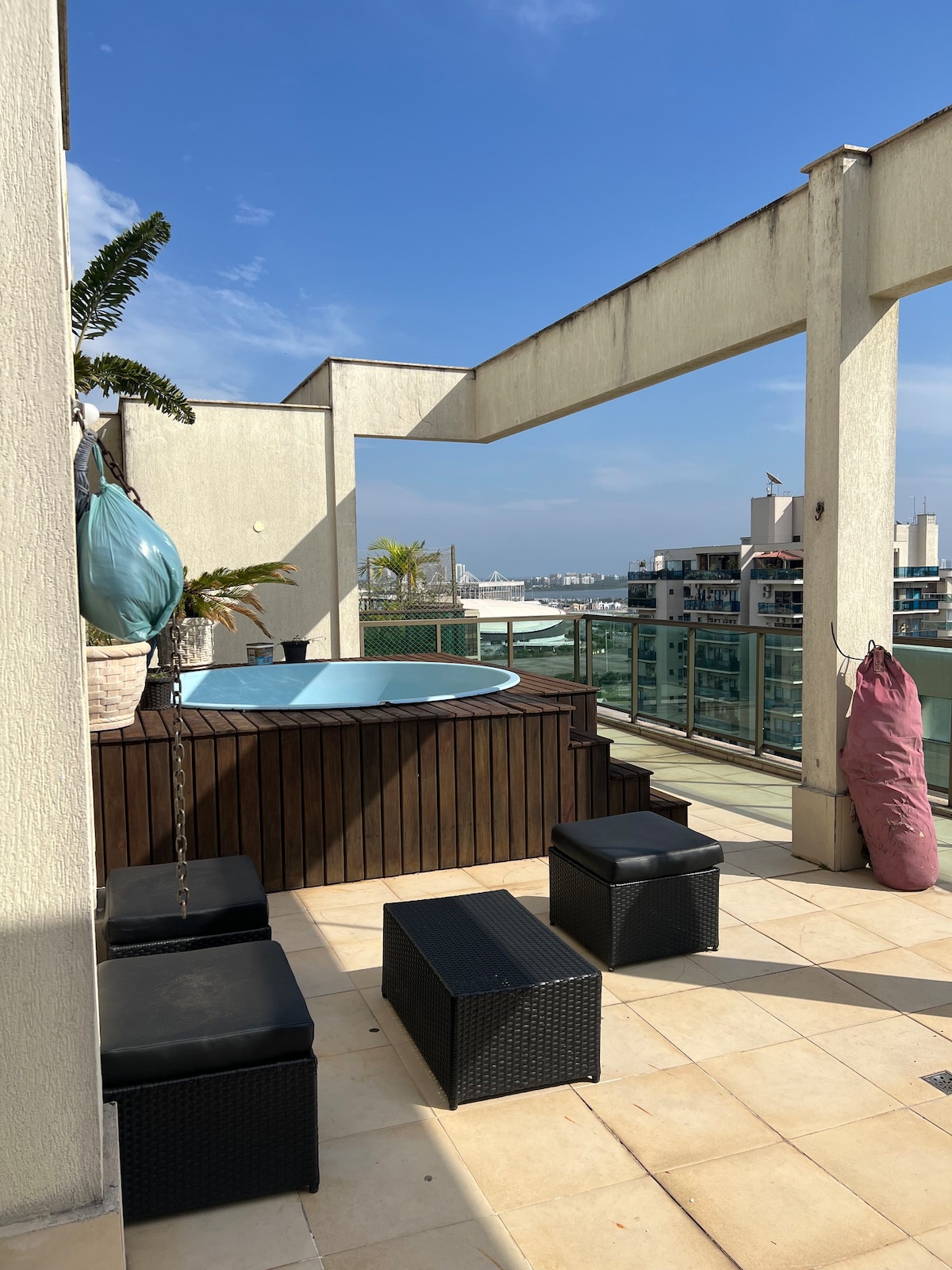 里约热内卢岩石复式顶层公寓！