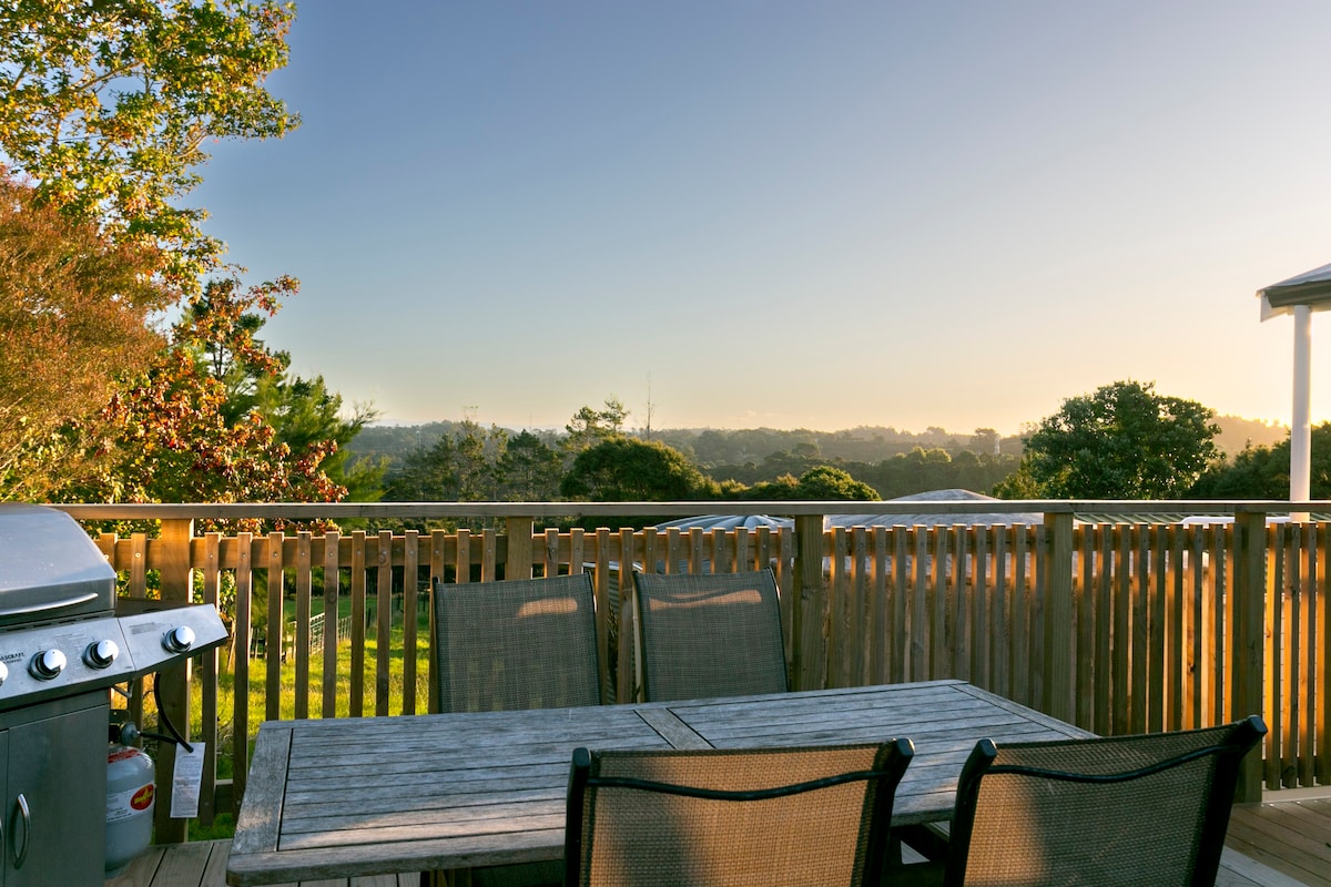 Country views - hot tub - deck - private - Albany