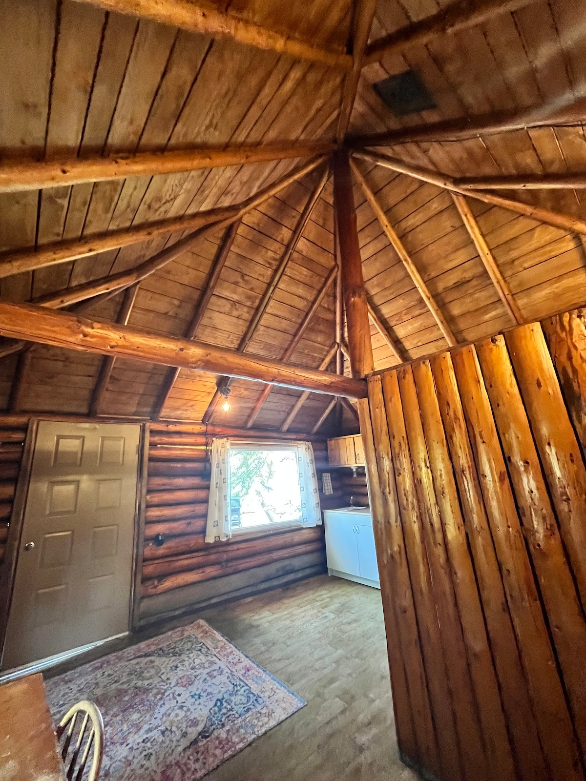 Lakeside 1929 Log Cabin w/ shared Hot Tub & Sauna