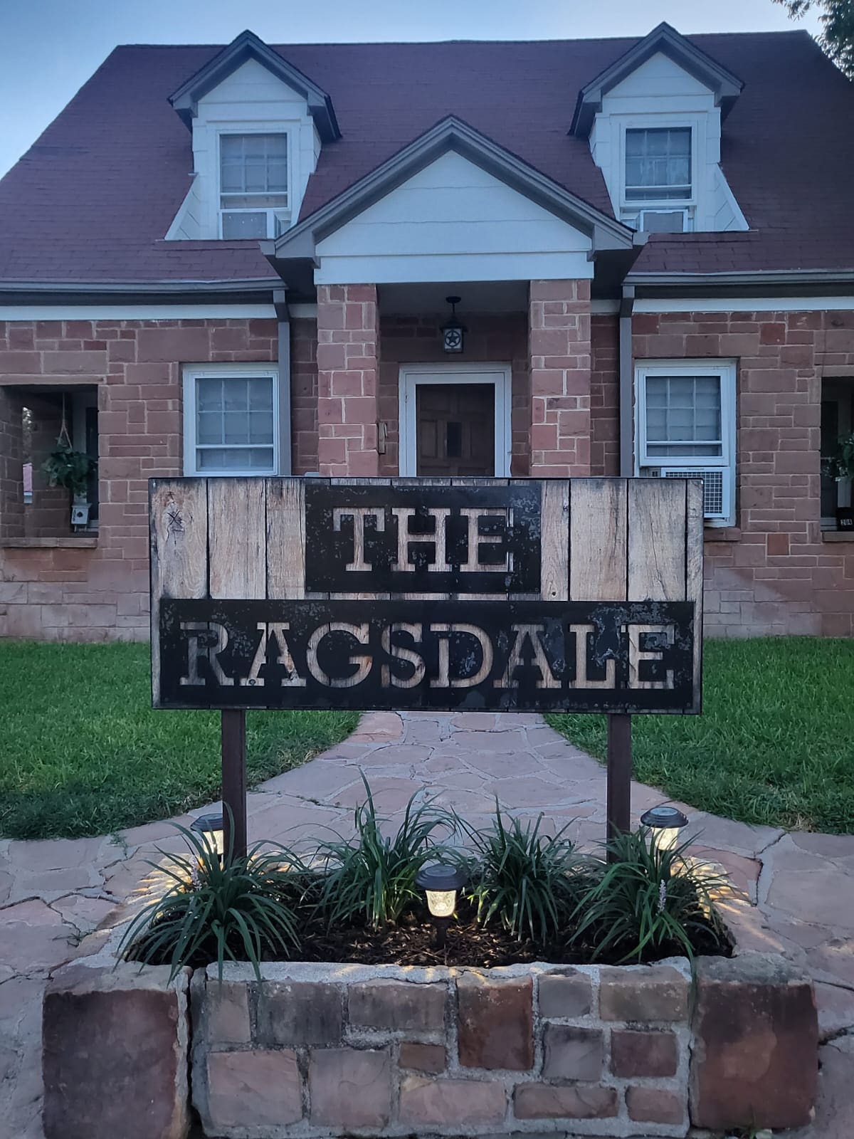 The Ragsdale 202「The Suite」