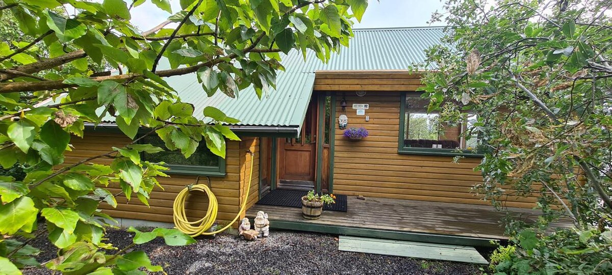 Beautiful cabin with hot tup and a view