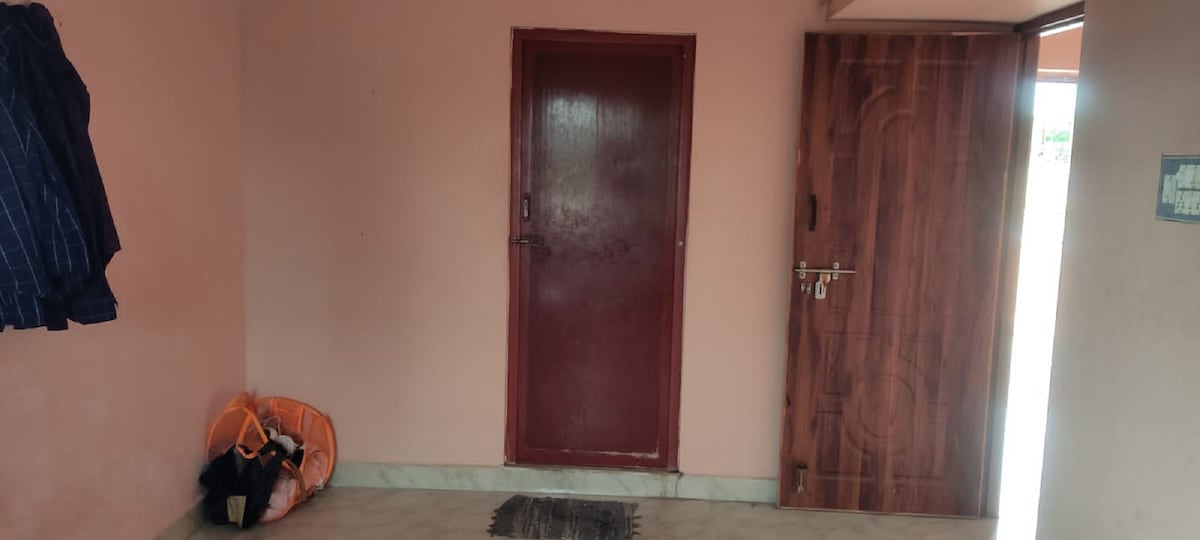 1-Bedroom home with parking on premises.Near VIT
