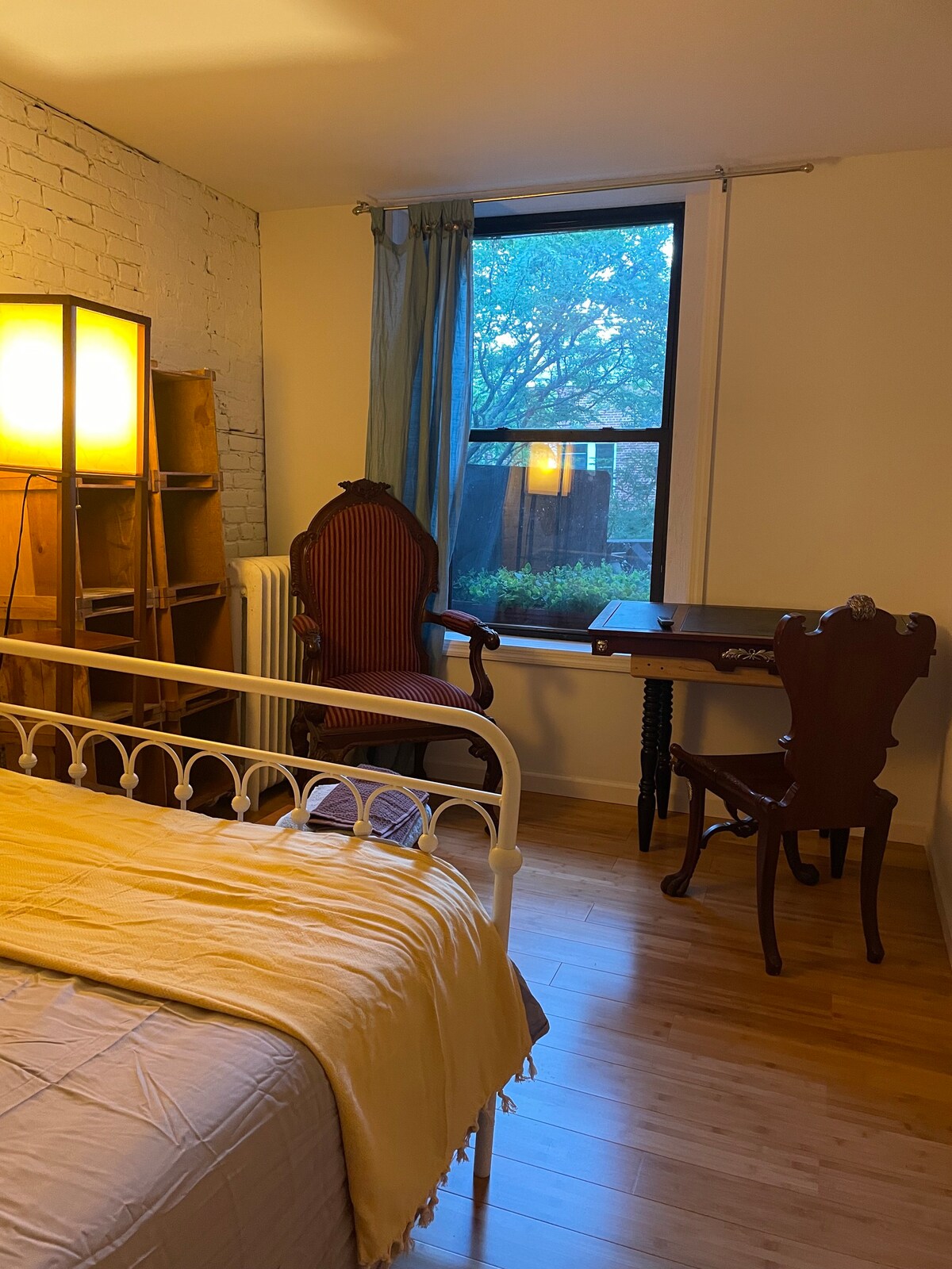 A private room in brooklyn heights