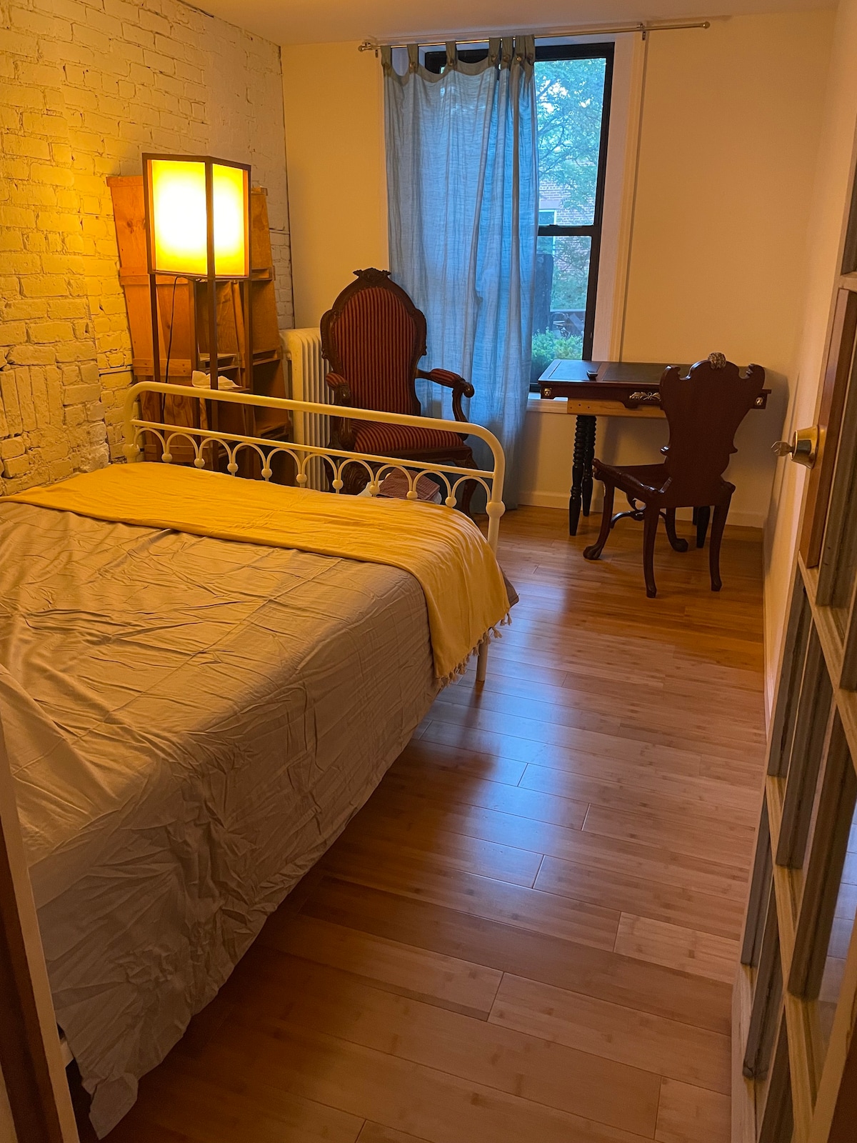 A private room in brooklyn heights